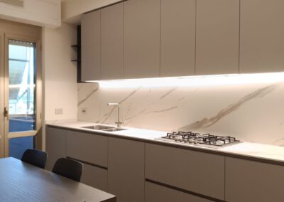 Cucina e camere da letto dai colori freddi